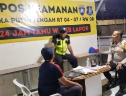 Sambangi Pos Keamanan Lingkungan   Bhabinkamtibmas Cempaka Putih Timur Sampaikan Imbauan Kamtibmas