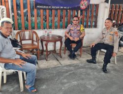 Sambang Interaktif, Kanit Binmas Polsek Johar Baru dan Bhabinkamtibmas Kampung Rawa Membangun Komunikasi Sosial dengan Masyarakat