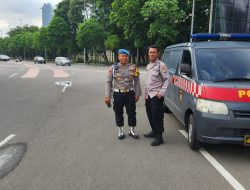 Dalam Menjaga Kondusifitas Wilayah Polsek Kemayoran Melakukan Kegiatan Strong Point Jelang Sore Hari