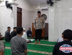 Sholat Isya Berjamaah, Kanit Binmas Polsek Johar Baru Bersama Warga dan DKM Masjid Al Jihad