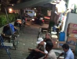 Sambang dan Patroli Dialogis Kapolsubsektor Tanah Tinggi Bersama Warga RT 03 RW 01 dalam Meningkatkan Kewaspadaan Keamanan Lingkungan
