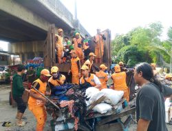 Kolaborasi Tiga Pilar dan Warga RW 04 Kelurahan Mangga Dua Selatan Lakukan Kerja Bakti Pasca Kebakaran