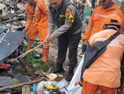 Bhabinkamtibmas Menteng Giat Kerja Bakti Bersama Warga Rw 08 Menteng