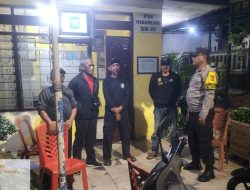 Kegiatan Sinergis Bhabinkamtibmas Johar Baru dengan Satkamling untuk Tingkatkan Keamanan Wilayah