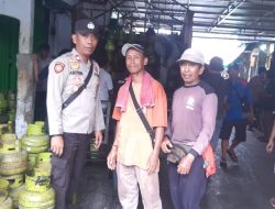 Patroli Wilayah Kapolsubsektor Tanah Tinggi dan Monitoring Antrian Warga Terkait Kelangkaan Gas 3 Kg