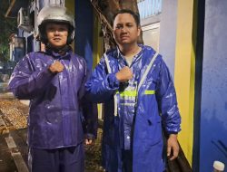 Patroli Gabungan Bhabinkamtibmas Kartini Dan Warga Pantau Genangan Air