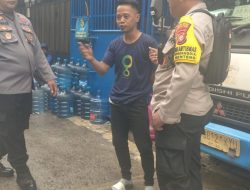 Kapolsubsektor Cut Mutia Bersama Bhabinkamtibmas Gondangdia Pengecekan Ketersediaan Gas Elpiji 3 Kg