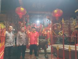 Polri Hadir Amankan Perayaan Imlek 2576 di Wihara Sin Tek Bio Pasar Baru
