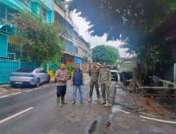 Bhabinkamtibmas Duri Pulo Pantau Genangan Air, Situasi Terpantau Aman