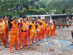 Bhabinkamtibmas Kelurahan Gambir Pimpin Apel PPSU Antisipasi Genangan dan Pohon Tumbang