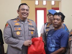 Kapolres Berikan Bantuan Sembako untuk Warga Terdampak Banjir