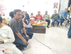 Sambang dan Kunjungan Bhabinkamtibmas Johar Baru di Rumah Warga yang Merayakan Hari Raya Imlek