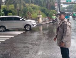 Pelayanan Polri Pagi Hari Sepanjang Jl Gunung Sahari Raya