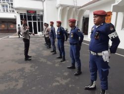 Kanit Sabhara Menteng Pimpin Pengamanan Aksi Unjuk Rasa Di Kantor KPU Pusat RI