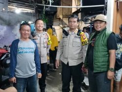 Perwira Pengendali Bersama Bhabinkamtibmas Kelurahan Kebon Kosong Melaksanakan Giat Patroli Dan Sambang Poskamling