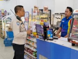 Bhabinkamtibmas Cempaka Putih Timur Sambangi Karyawan Minimarket