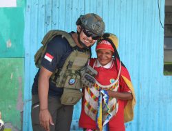 Memahami Pentingnya Peran Ibu Sebagai Pendidik Anak-Anak dalam Keluarga, Personel Ops Damai Cartenz Melaksanakan Pendekatan Dengan Mama-mama Papua
