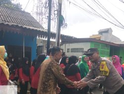 Bhabinkamtibmas Polsek Johar Baru Monitoring Kegiatan PSN (Pemberantasan Sarang Nyamuk) di RW 08 Johar Baru