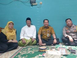 Kunjungan Silaturahmi, Bhabinkamtibmas Bersama Lurah Tanah Tinggi ke Kediaman Ketua DMI dalam Upaya Meningkatkan Kerja Sama dan Keharmonisan Sosial