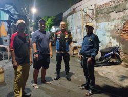 Patroli Wilayah Bhabinkamtibmas Kampung Rawa Cooling System bersama Ketua RT dan FKDM untuk Meningkatkan Keamanan dan Ketertiban