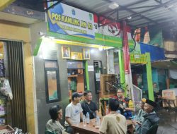 Sambang Pos RW 02, Bhabinkamtibmas Kampung Rawa Jalin Silaturahmi dengan Tokoh Masyarakat untuk Optimalisasi Keamanan