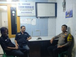 Sambang Pos Kamling Bhabinkamtibmas Galur Imbau Petugas Satkamling RW 02 Jaga Aman dan Nyaman Kampung Kita