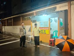 Bhabinkamtibmas Petojo Utara Perkuat Keamanan Lingkungan dengan Patroli dan Sambang Satkamling