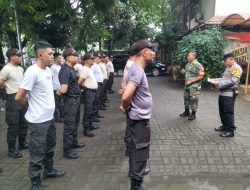 Bhabinkamtibmas – Babinsa Benhil Berikan Binluh Kepada Security PAM Jaya