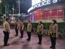 Patroli Penolong Polsek Metro Menteng Dan Polwan Polres Metro Jakarta Pusat Sampaikan Himbauan Kamtibmas Kepada Warga Di Jalan MH Thamrin