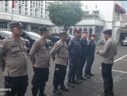 Kanit Sabhara Menteng Pimpin Apel Pengamanan Aksi Unras Di Kantor KPU Pusat RI