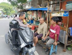 Bhabinkamtibmas Petojo Utara Jalin Sinergi dengan Tokoh Masyarakat untuk Tingkatkan Keamanan Lingkungan