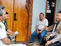 Sambang, Bhabinkamtibmas Ajak Tokoh Masyarakat Bahu Membahu Jaga Keamanan Lingkungan