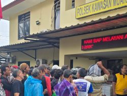 Polsek Kawasan Muara Baru, Berbagi Makanan Untuk Sesama, Dalam Jumat Berkah