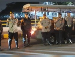 Patroli Tiga Pilar Menteng Kontrol Perbatasan Jembatan Menteng-Tenggulun Untuk Antisipasi Kerawanan Malam Hari