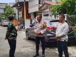 Patroli Pemukiman Bhabinkantibmas Cempaka Purih Timur Sampaikan Imbauan Kamtibmas