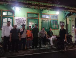 Sambangi Pos Sat kamling RW. 04 Bhabinkamtibmas Karang Anyar Lakukan Patroli Bersama
