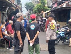 Bhabinkamtibmas Duri Pulo Monitoring Kegiatan Grebeg Lumpur di RW 08