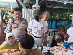 Peduli Kesehatan Balita dan Lansia, Bhabinkamtibmas Kelurahan Gunung Sahari Selatan Monitoring Posyandu Lansia dan Balita