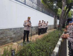 Kapolsek Metro Menteng Pimpin Pengamanan Aksi Unras Di Kantor Kedutaan Besar Italia