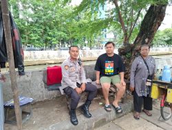 Panit 3 Samapta Polsek Sawah Besar Lakukan Sambang Di Pertokoan Pasar Baru