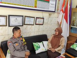 Bhabinkamtibmas Petojo Utara Cek Program Makan Siang Gratis di SDN 01 Petojo Utara