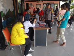 Bhabinkamtibmas Petojo Utara Monitor Kegiatan Posyandu Balita dan Lansia di RW 02