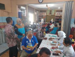 Peduli Kesehatan Balita dan Lansia, Bhabinkamtibmas Kelurahan Sumur Batu Monitoring Posyandu Lansia dan Balita