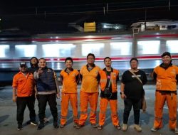 Bhabinkamtibmas Menteng Bersama Petugas PPSU Pemantauan Perbatasan Jembatan Menteng Tenggulun