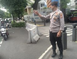 Personil Patroli 1042 Pengaturan Arus Lalin Antisipasi Kepadatan Di Jalan Cikini Raya