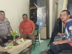 Sambangi Tomas Dan Pengurus RW 04, Bhabinkamtibmas Petamburan Sampaikan Imbauan