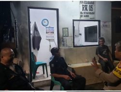 Bhabinkamtibmas Petojo Selatan Sambangi Satkamling, Wujudkan Keamanan Berbasis Warga