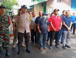 Bhabinkamtibmas Kelurahan Gunung Sahari Selatan Bersama Tiga Pilar Melaksanakan Apel Grebeg Lumpur atau Kerja Bakti Sosial