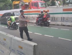 Personil Polsubsektor Cikini Pengaturan Lalu Lintas Pagi Hari Di Jalan Cikini Raya
