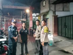 Bhabinkamtibmas Kelurahan Kebon Kosong Bersama Piket Patroli Melaksanakan Giat Patroli Dan Sambang Poskamling